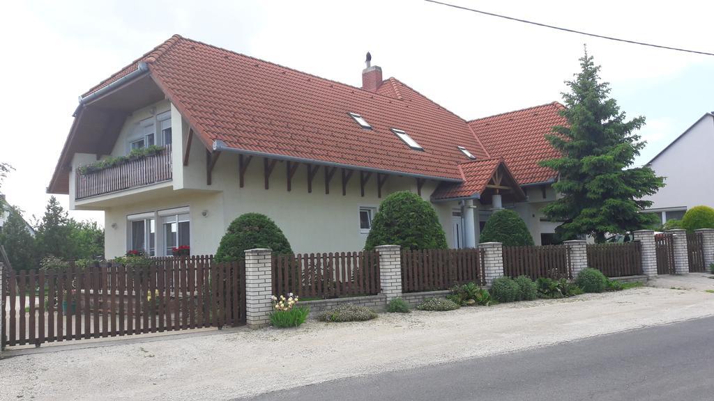 Szaloky Apartmanhaz Gyenesdiás Extérieur photo